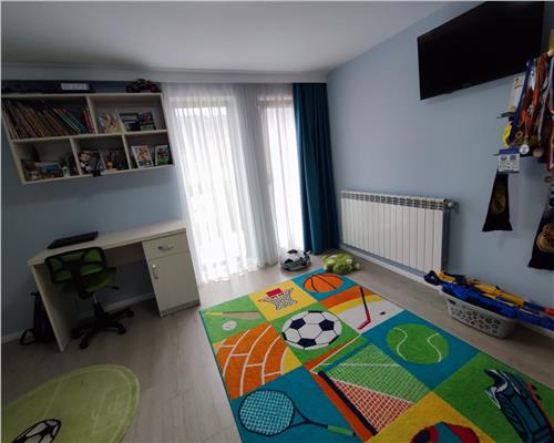 Casa cu 4 camere 3 bai garaj inchis si teren 550 mp in Tocile
