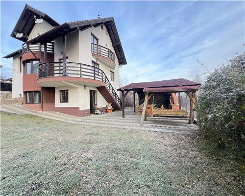 Casa  260 mpu 7 camere 5 bai filigorie teren 500 mp Selimbar