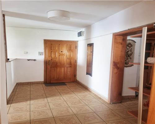 Apartament 3 camere 2 bai cu balcon in zona Terezian