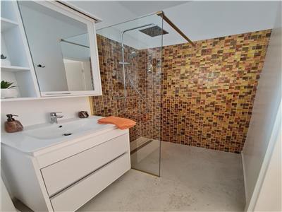 Casa noua cu 3 camere 2 bai si dressing zona Centrala