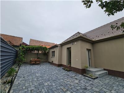 Casa noua cu 3 camere 2 bai si dressing zona Centrala