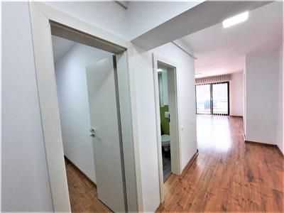 Spatiu de birouri cu 3 camere balcon si 2 parcari