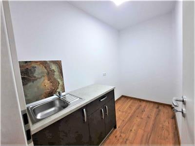 Spatiu de birouri cu 3 camere balcon si 2 parcari