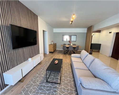 Apartament de lux 3 camere 2 bai si parcare in zona Centrala