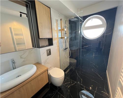 Apartament de lux 3 camere 2 bai si parcare in zona Centrala