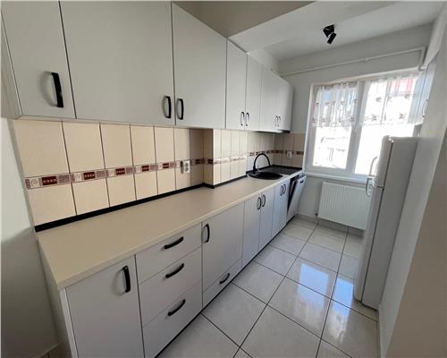 Apartament de lux 3 camere 2 bai si parcare in zona Centrala