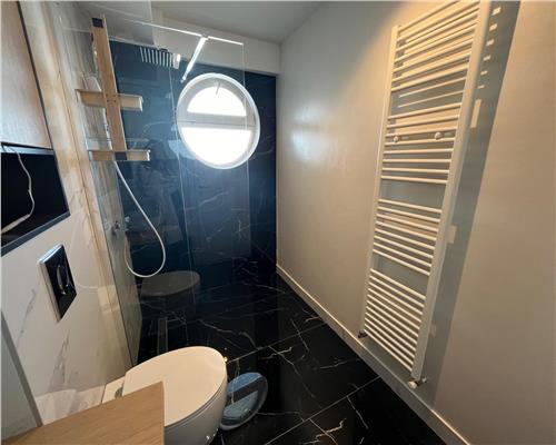 Apartament de lux 3 camere 2 bai si parcare in zona Centrala