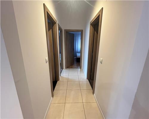 Apartament de lux 3 camere 2 bai si parcare in zona Centrala