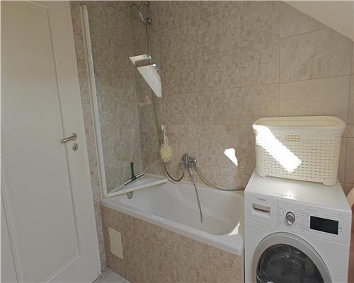 Apartament  4 camere 2 bai si loc parcare zona Valea Aurie