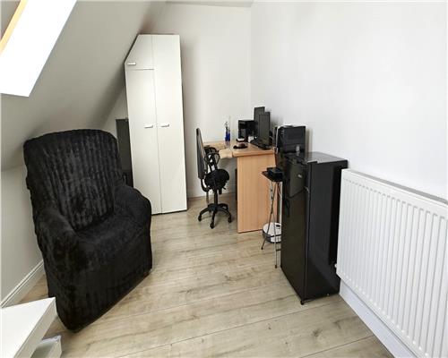 Apartament  4 camere 2 bai si loc parcare zona Valea Aurie