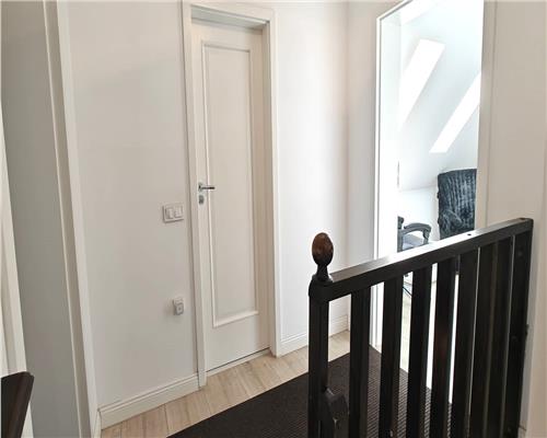 Apartament  4 camere 2 bai si loc parcare zona Valea Aurie