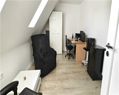 Apartament  4 camere 2 bai si loc parcare zona Valea Aurie