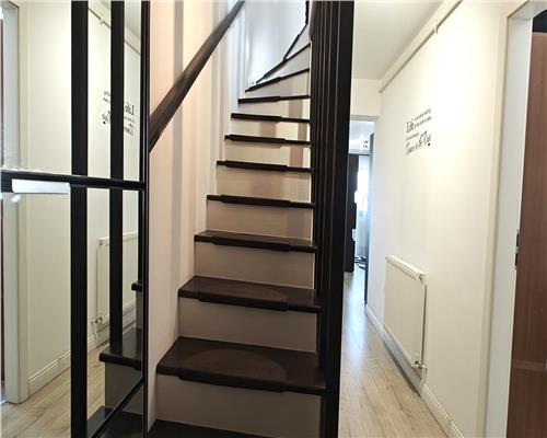 Apartament  4 camere 2 bai si loc parcare zona Valea Aurie