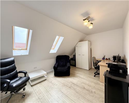 Apartament  4 camere 2 bai si loc parcare zona Valea Aurie