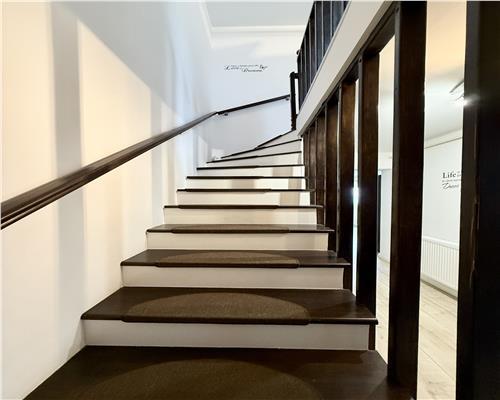 Apartament  4 camere 2 bai si loc parcare zona Valea Aurie