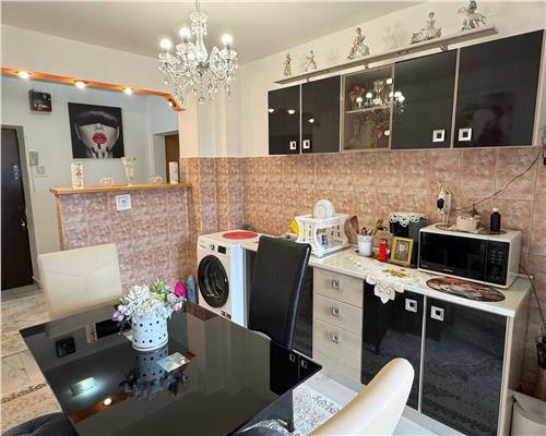 Apartament 4 camere cu 4 balcoane in zona Turnisor