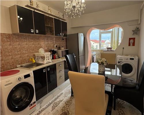 Apartament 4 camere cu 4 balcoane in zona Turnisor
