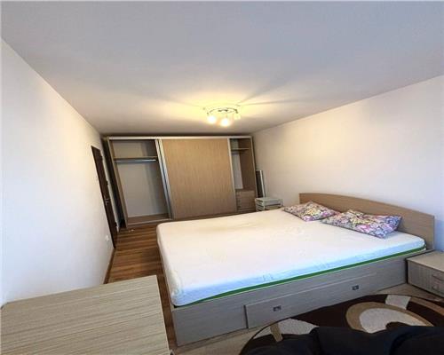 Apartament cu 2 camere si balcon in zona Cedonia