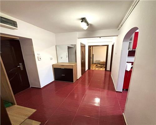 Apartament cu 2 camere si balcon in zona Cedonia