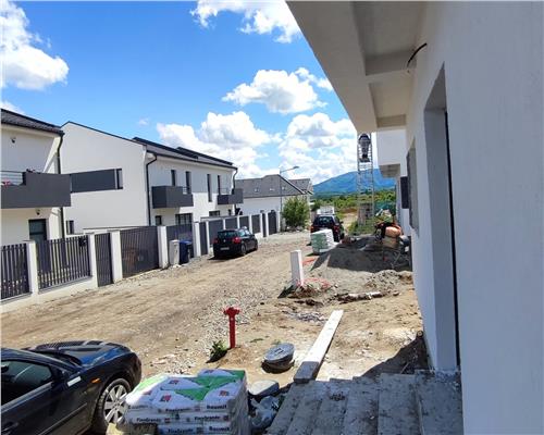 Casa intabulata cu 4 camere 2 bai si curte pe Calea Cisnadiei