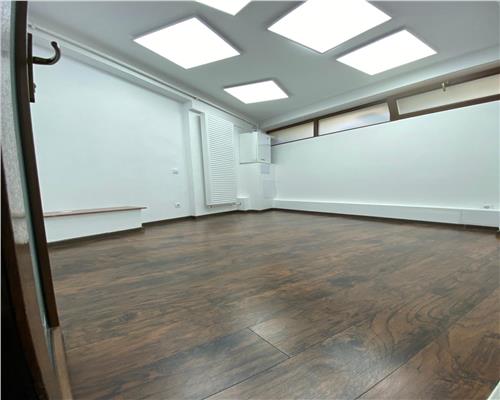 Spatiu comercial 3 camere 70 mpu in zona Centru