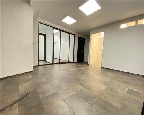 Spatiu comercial 3 camere 70 mpu in zona Centru