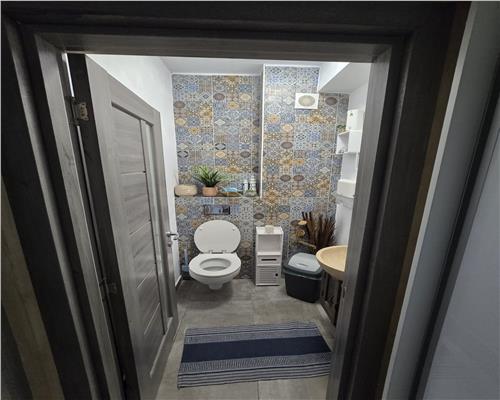 Apartament cu 3 camere 2 bai 2 balcoane si parcare privata in Turnisor