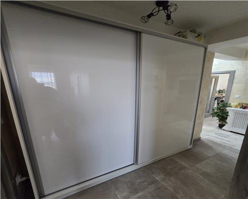 Apartament cu 3 camere 2 bai 2 balcoane si parcare privata in Turnisor