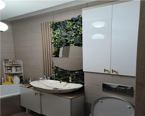 Apartament cu 3 camere 2 bai 2 balcoane si parcare privata in Turnisor