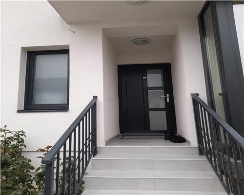 Casa mobilata cu 4 camere 2  bai si gradina in Cristian