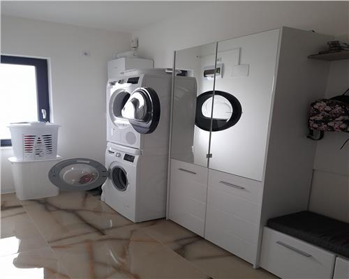 Casa mobilata cu 4 camere 2  bai si gradina in Cristian