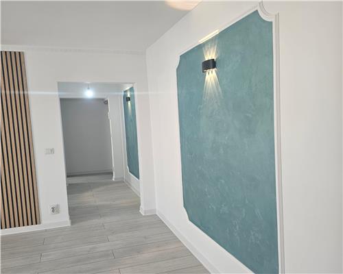 Apartament renovat 3 camere balcon si pivnita in Vasile Aaron