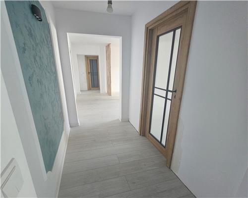 Apartament renovat 3 camere balcon si pivnita in Vasile Aaron