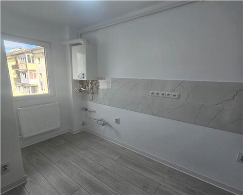 Apartament renovat 3 camere balcon si pivnita in Vasile Aaron