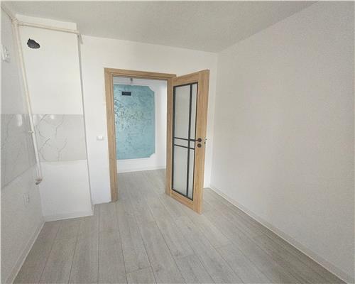 Apartament renovat 3 camere balcon si pivnita in Vasile Aaron