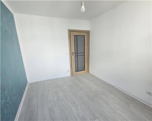 Apartament renovat 3 camere balcon si pivnita in Vasile Aaron