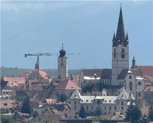 Apartament etaj intermediar cu 3 camere 2 balcoane parcare Sibiu