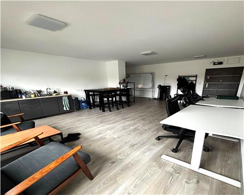 Apartament cu 3 camere balcon pe Calea Dumbravii