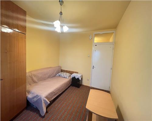 Apartament 4 camere 2 bai 3 balcoane pivnita zona Centrala