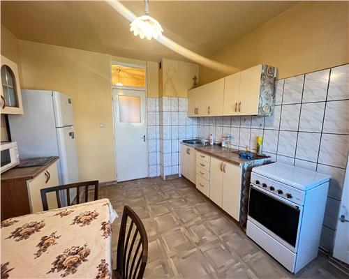 Apartament 4 camere 2 bai 3 balcoane pivnita zona Centrala