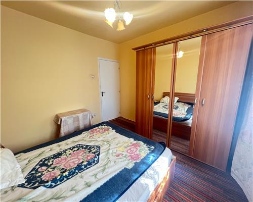 Apartament 4 camere 2 bai 3 balcoane pivnita zona Centrala