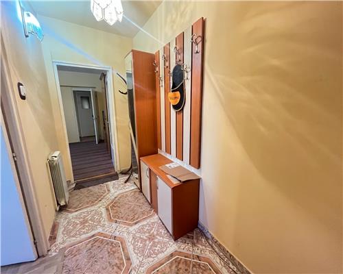 Apartament 4 camere 2 bai 3 balcoane pivnita zona Centrala