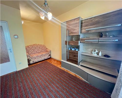 Apartament 4 camere 2 bai 3 balcoane pivnita zona Centrala
