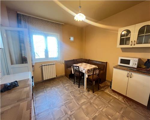 Apartament 4 camere 2 bai 3 balcoane pivnita zona Centrala