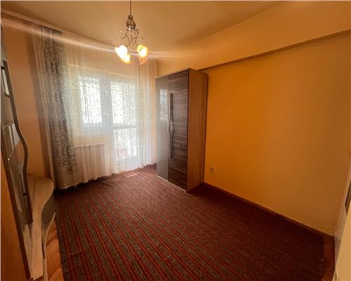 Apartament 4 camere 2 bai 3 balcoane pivnita zona Centrala