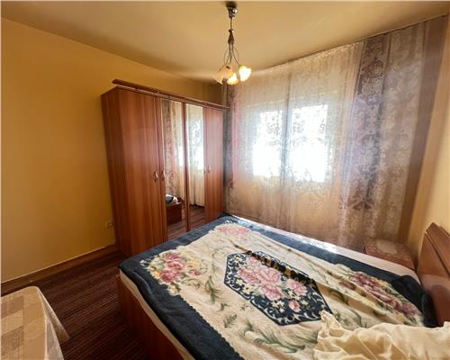 Apartament 4 camere 2 bai 3 balcoane pivnita zona Centrala