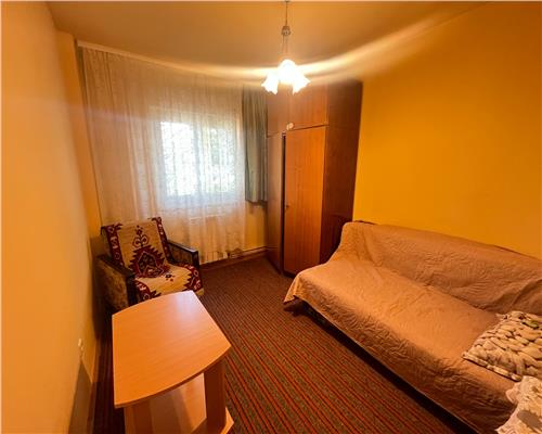 Apartament 4 camere 2 bai 3 balcoane pivnita zona Centrala