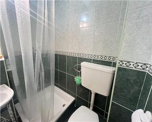 Apartament 4 camere 2 bai 3 balcoane pivnita zona Centrala