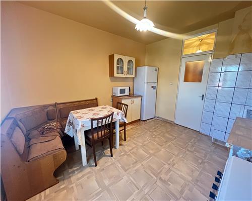 Apartament 4 camere 2 bai 3 balcoane pivnita zona Centrala