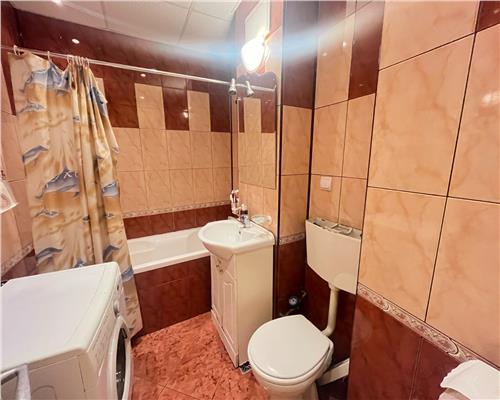 Apartament 4 camere 2 bai 3 balcoane pivnita zona Centrala